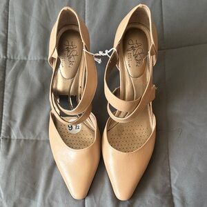 Life Stride Women's Beige Strappy Pointed-Toe Pumps